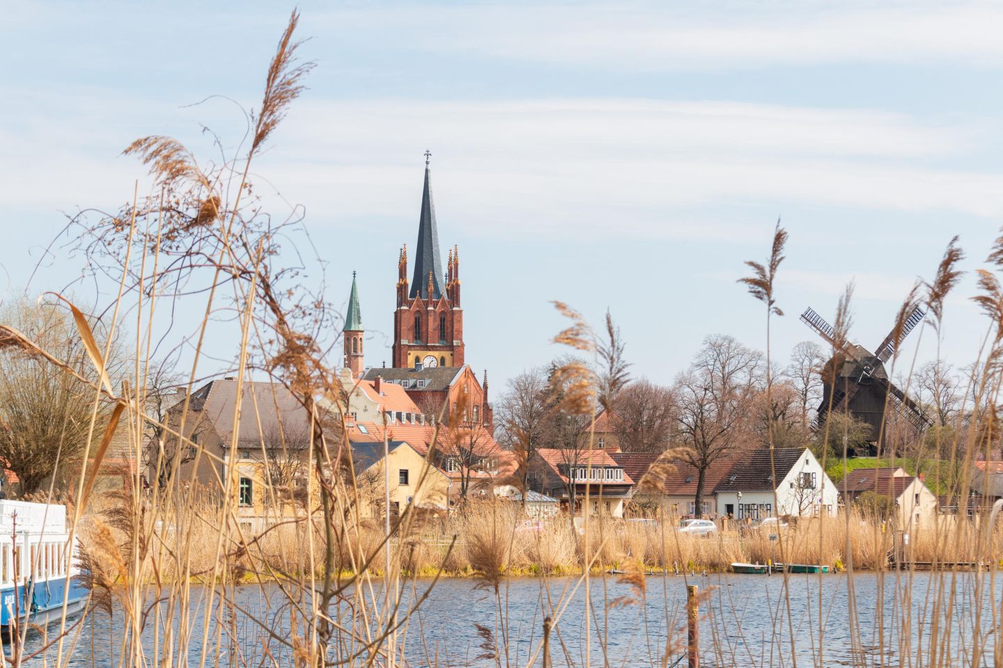 Von Potsdam nach Werder Blick auf die Skyline von Werder