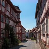 Eine Gasse zwischen Fachwerkhäusern in Lich