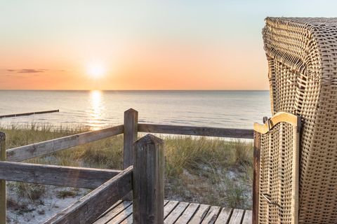Strandkorb mit Blick aufs Meer