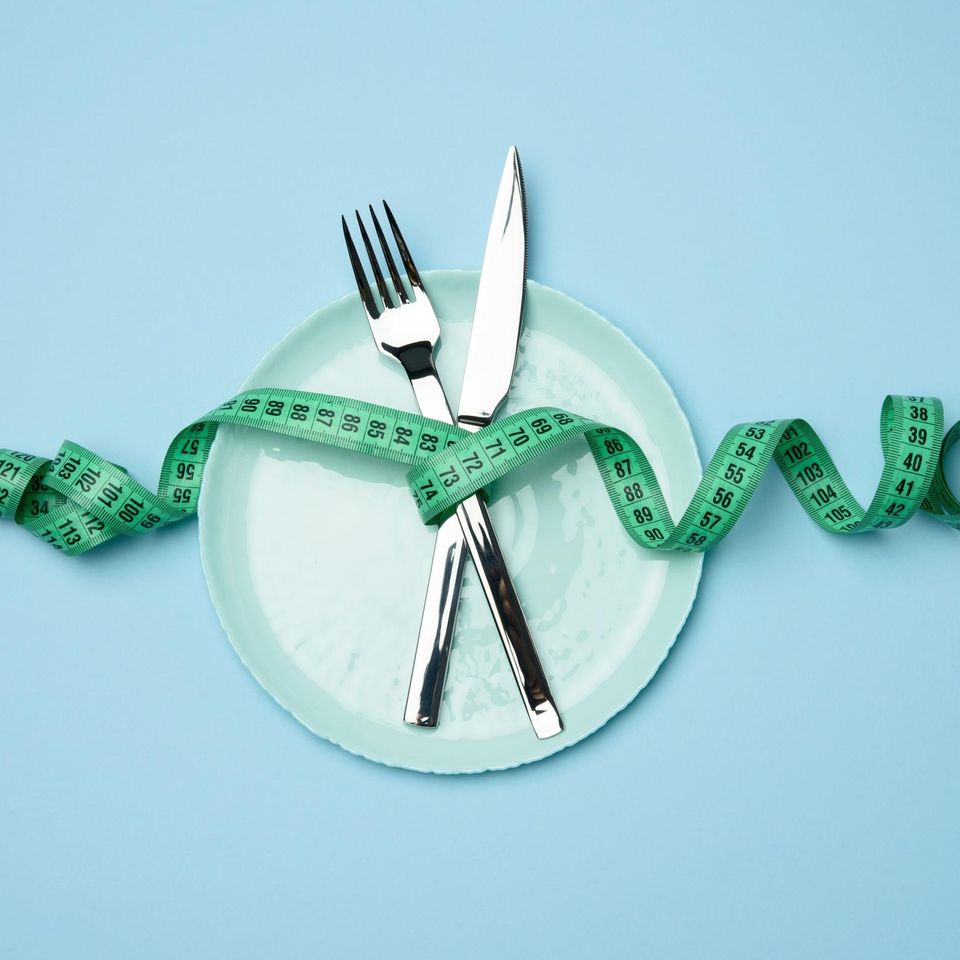 Mit den richtigen Ernährungsregeln können wir effektiv Gewicht reduzieren, ohne zu hungern 