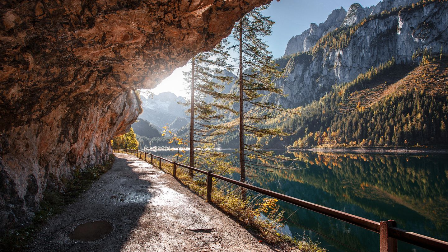 Blick auf den Vorderen See des Gosausees