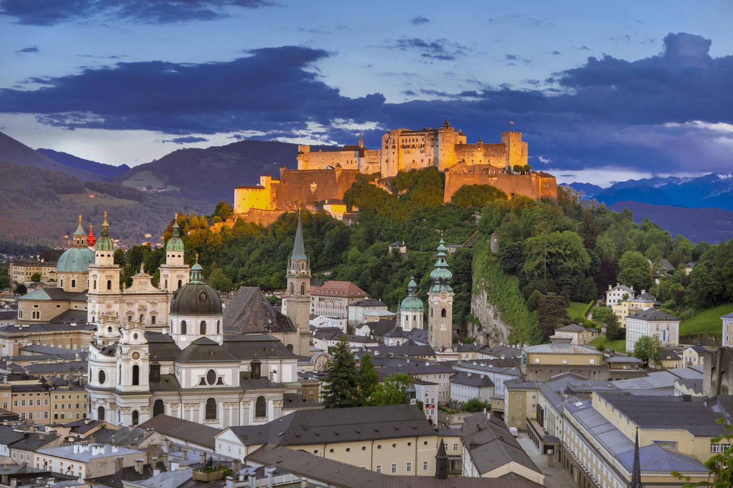 Salzburgs Altstadt mit Blick auf die Hohensalzburg