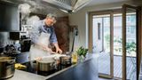 Wolfgang Mätzler beim Kochen