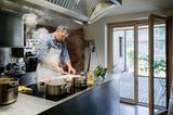Wolfgang Mätzler beim Kochen