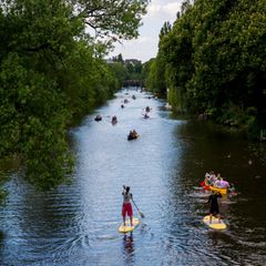 Nicht nur auf den Alsterkanälen in Hamburg wird es im Sommer voll