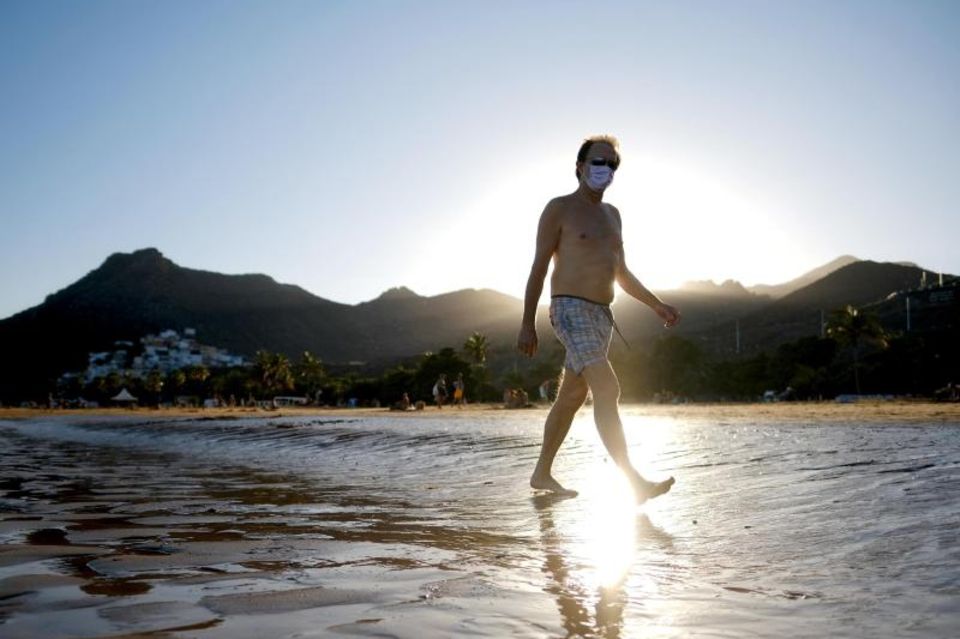 An den Mundschutz hat man sich gewöhnt – das gilt auch auf Reisen