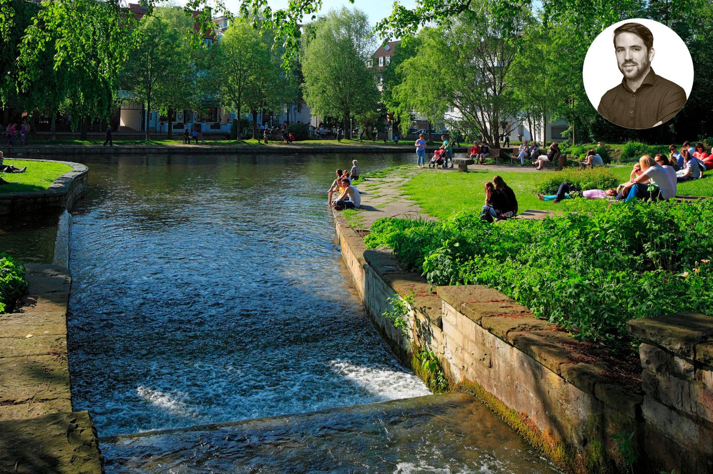 Obwohl ich seit mehr als zehn Jahren in Hamburg lebe, an der großen Elbe, vermisse ich ausgerechnet einen Fluss. Ich komme aus Paderborn. Und dieser Name ist Programm, denn »Born« bedeutet Quelle. Mitten in meiner ostwestfälischen Heimatstadt entsteht ein Fluss aus dem Nichts. Ein Wunder, das Hamburg nicht zu bieten hat. Im PQ – kurz für Paderquellgebiet – sprudelt es in ummauerten Becken, und nur wenige Meter weiter fließt schon ein flottes Gewässer, in dessen Strömung lange Algen wedeln. Nach vier Kilometern ist aber schon alles wieder vorbei, die Pader wird von der Lippe geschluckt. Provinzstädte müssen sich anstrengen, einen Superlativ zu finden, mit dem sie sich schmücken können. Hier ist meiner: Die Pader, das ist Deutschlands kürzester Fluss. Am schönsten ist sie am Rothoborn. Da hat man einen guten Blick auf den Domturm. Und ab und an huscht eine Nonne vorbei. Oder vielleicht sogar ein Weihbischof.  Mein Tip: Das original »Paderborner Landbrot« mit kastanienbrauner Kruste bekommt man bei »Klokes Backkunst« in der Geroldstraße 20  Joachim Telgenbüscher, Redaktionsleiter
