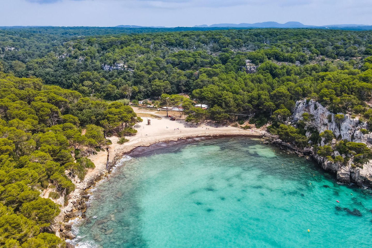 Luftbild der Cala Macarella, Menorca