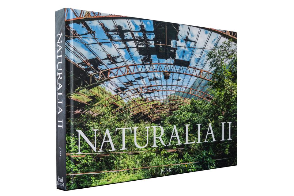 Lost Places: Naturalia II ist auf Englisch und Französisch im Verlag Jonk Editions erschienen. 221 Fotografien, aufgenommen in 17 Ländern, erzählen von der faszinierenden Kraft der Natur Naturalia II ist auf Englisch und Französisch im Verlag Jonk Editions erschienen. 221 Fotografien, aufgenommen in 17 Ländern, erzählen von der faszinierenden Kraft der Natur