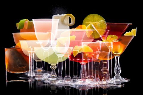 Bunte Mischung: Wer sich quer durch die Cocktailkarte trinkt, hat am nächsten Tag einen Kater. Schuld daran ist nicht das Durcheinander, sondern die Alkoholmenge