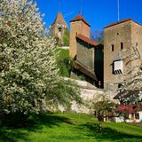 Blick auf die Stadtmauer mit Rotem Turm, Katzenturm und Berntor