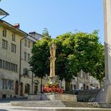 Blick auf den Brunnen der hl.Anna in Fribourg