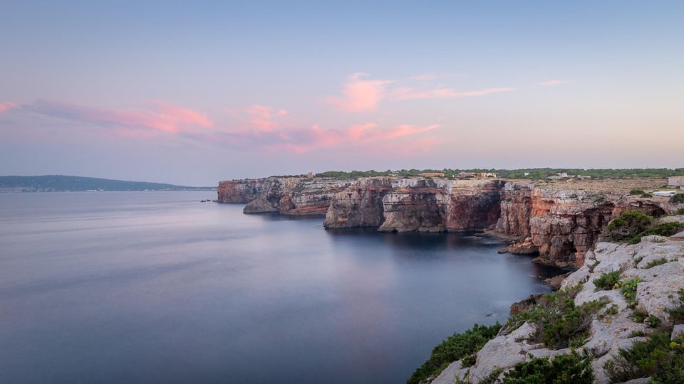 Spanien: Sonnenuntergang über der Küste von Formentera Sonnenuntergang über der Küste von Formentera