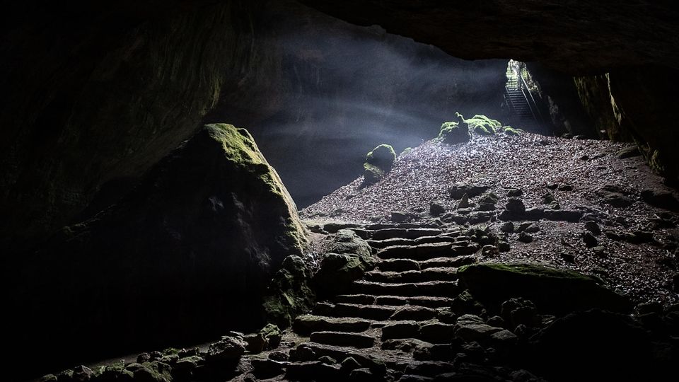 Nebel in der Blauen Grotte der Einhornhöhle Nebel in der Blauen Grotte der Einhornhöhle
