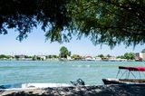 Sulina liegt direkt am Sulina-Delta, also der Mündung des Flusses Sulina in die Donau