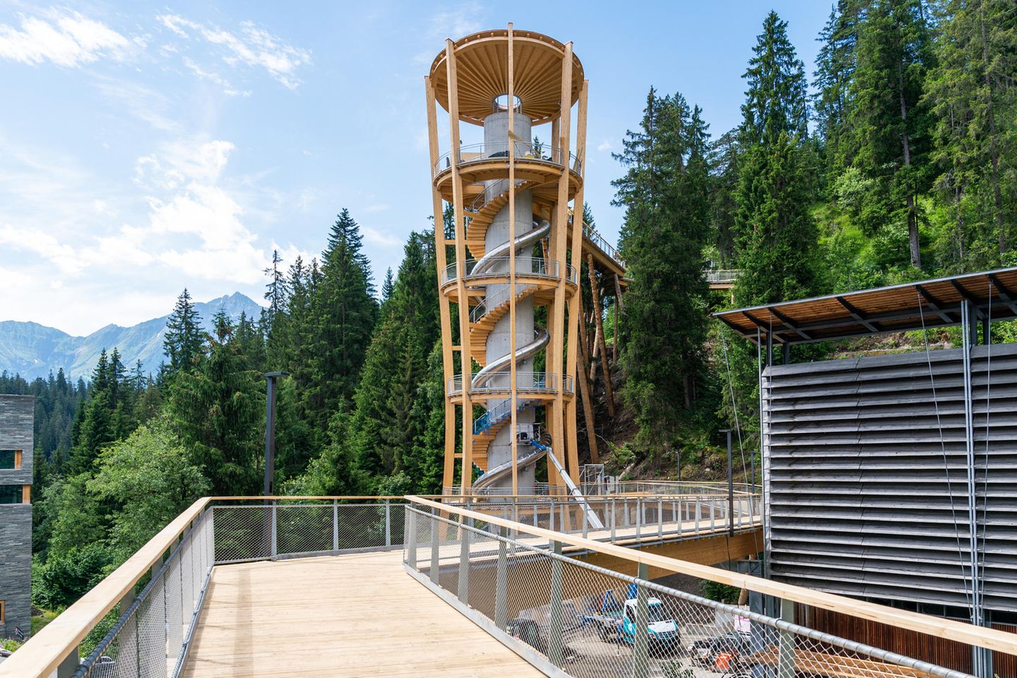 Turm am Baumwipfelpfad Senda dil Dragun