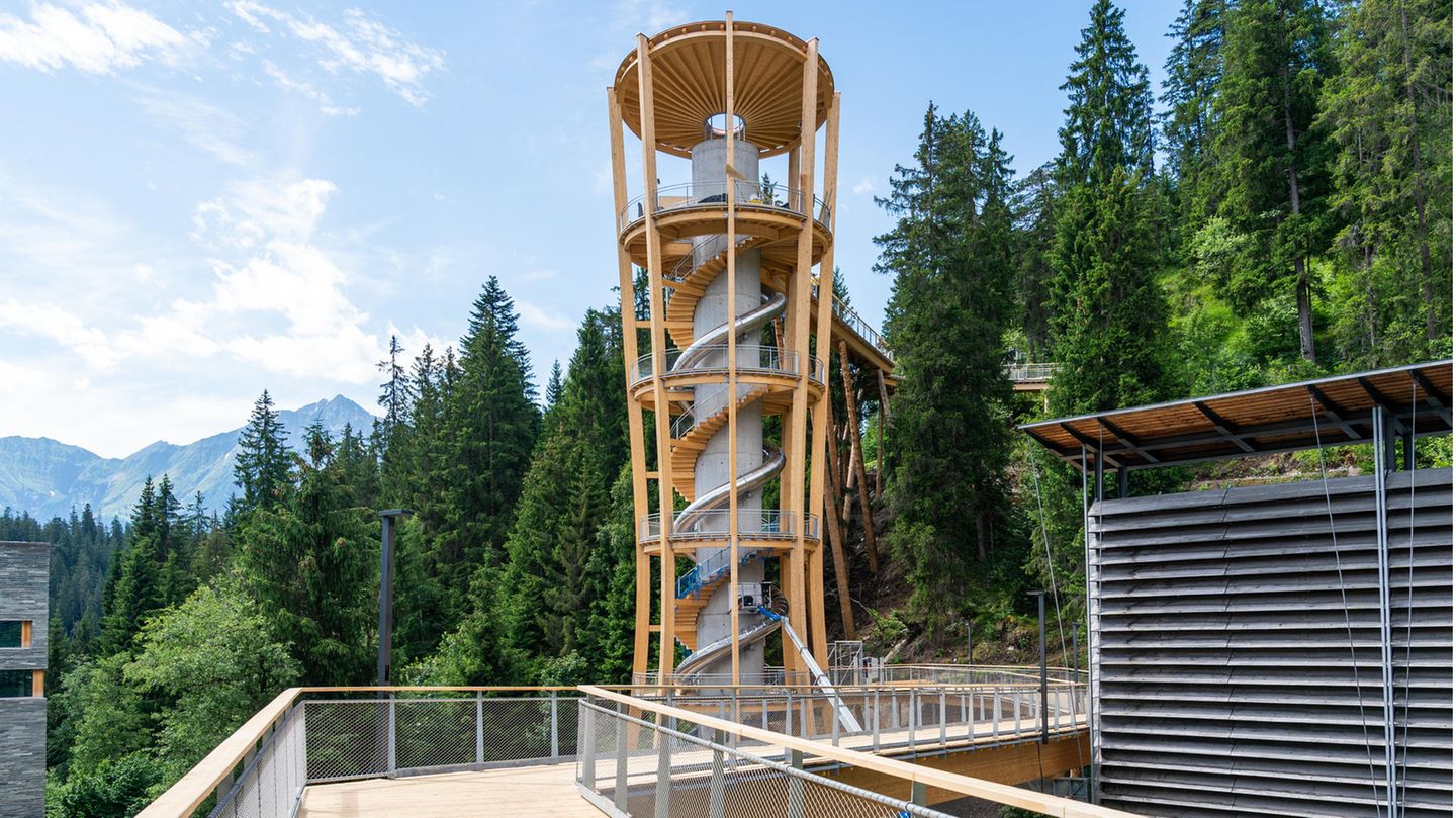 Turm am Baumwipfelpfad Senda dil Dragun