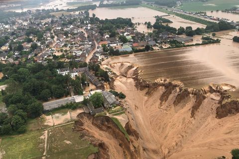 Dramatische Bilder aus Westdeutschland gehen um die Welt: Im nordrhein-westfälischen Erftstadt schwemmten die Wassermassen Häuser davon, verwüsteten ganze Landstriche