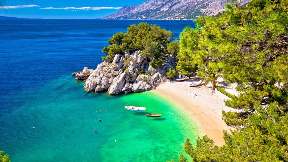Blick auf den Strand Punta rata einer der schönsten Strände in Kroatien