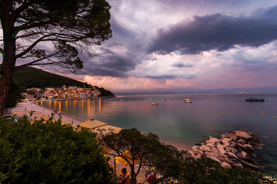 Sipar Strand bei Moscenicka Draga einer der schönsten Strände in Kroatien Sipar Strand bei Moscenicka Draga einer der schönsten Strände in Kroatien