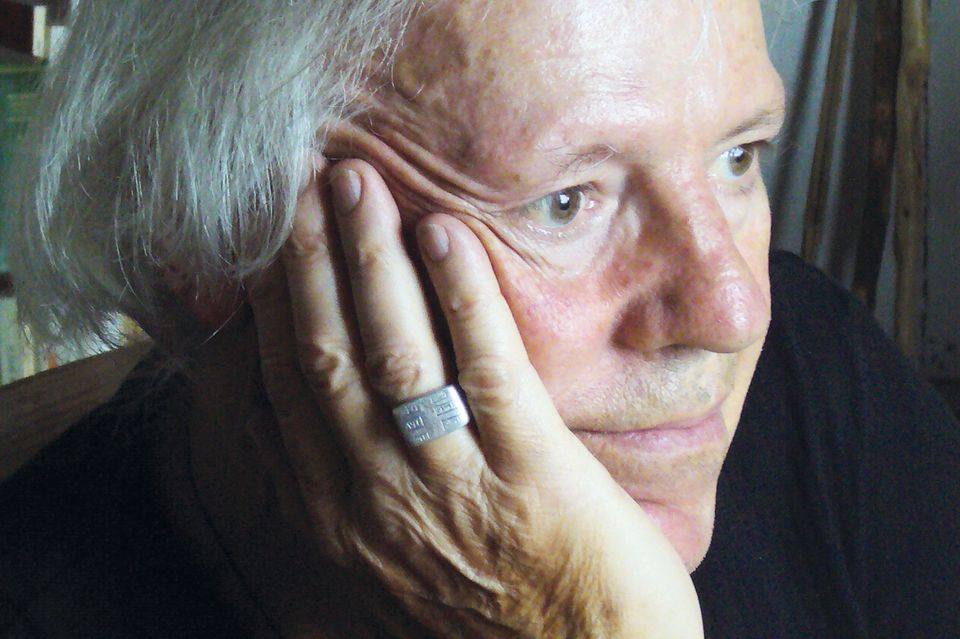 Der Psychoanalytiker Wolfgang Schmidbauer setzt sich seit den 1970-er Jahren mit den psychischen und ökologischen Folgen des Konsums auseinander
