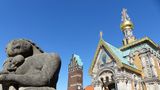 Russische Kapelle, Hochzeitsturm und eine Statur auf der Mathildenhöhe in Darmstadt