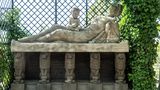Skulptur einer sterbenden Mutter auf der Mathildenhöhe in Darmstadt