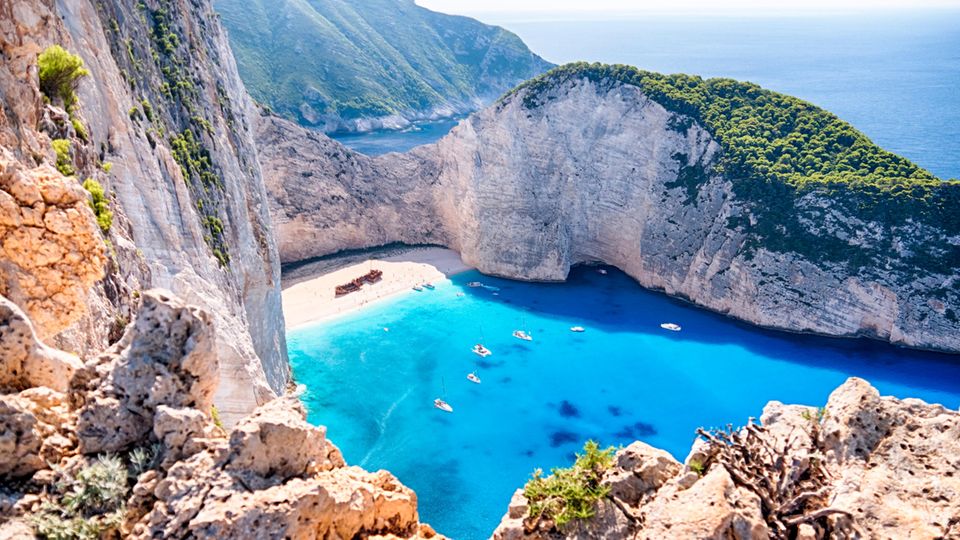 Navagio Strand mit dem berühmten Schiffswrack auf Zakynthos