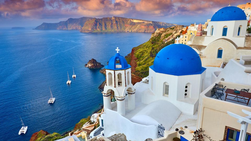 Blick auf Santorini und das Meer