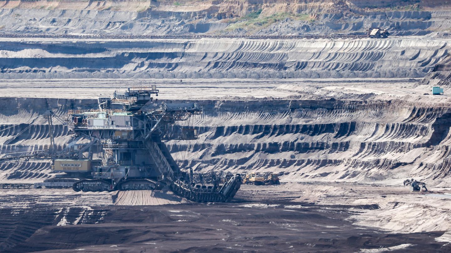 Tagebau in Sachsen: Der globale Verbrauch natürlicher Ressourcen hat nach Experten-Schätzungen Mitte 2021 wieder etwa das Niveau vor dem Beginn der Corona-Pandemie erreicht
