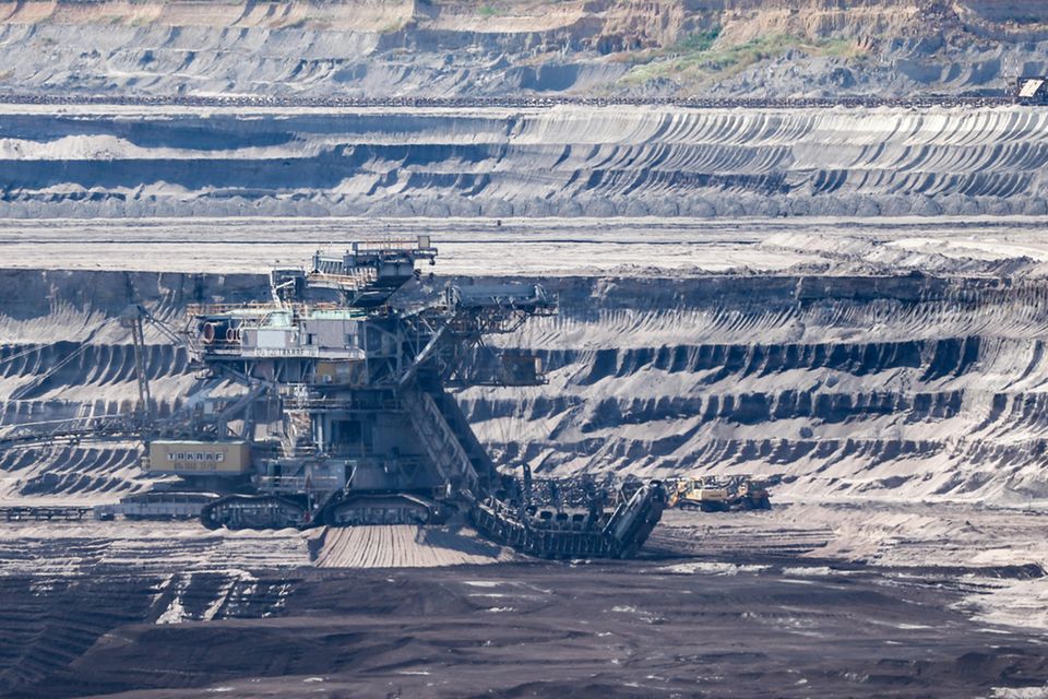 Tagebau in Sachsen: Der globale Verbrauch natürlicher Ressourcen hat nach Experten-Schätzungen Mitte 2021 wieder etwa das Niveau vor dem Beginn der Corona-Pandemie erreicht