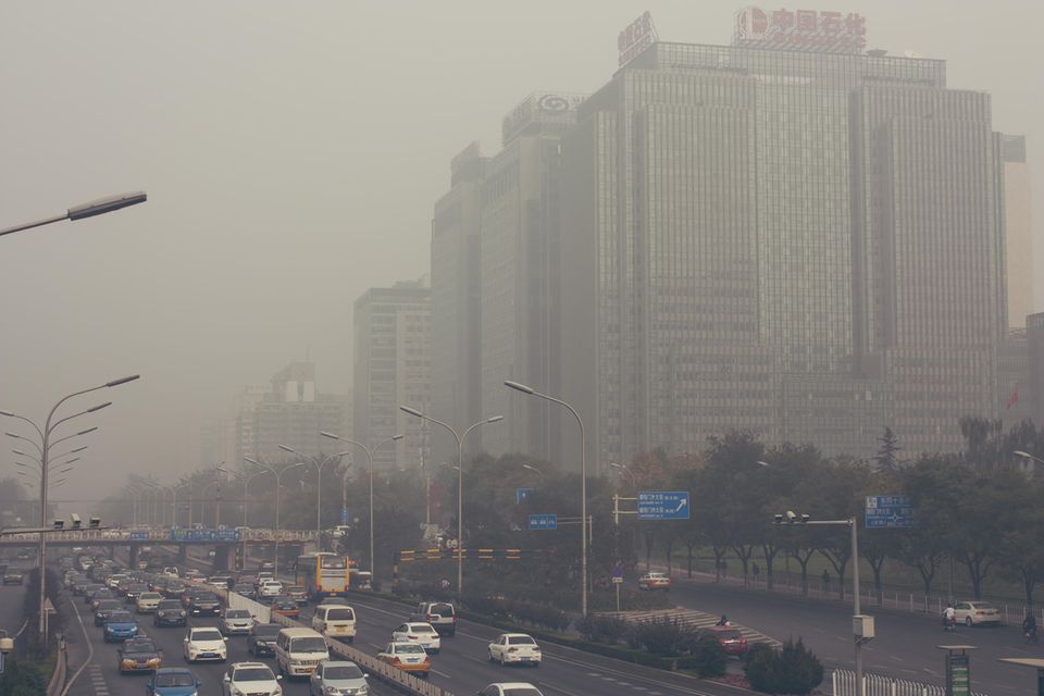 Smog in der Innenstadt von Peking Smog in der Innenstadt von Peking
