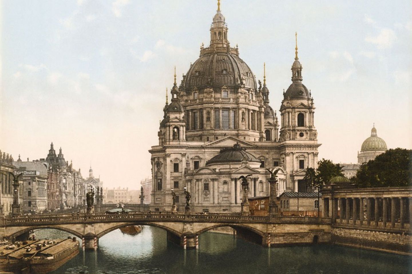 Berlin. Dom und Friedrichsbrücke Berlin. Dom und Friedrichsbrücke