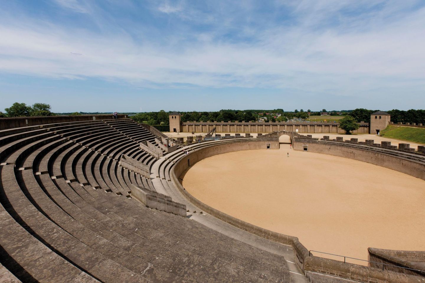 Rekonstruiertes Amphitheater im LVR-Archäologischer Park Xanten