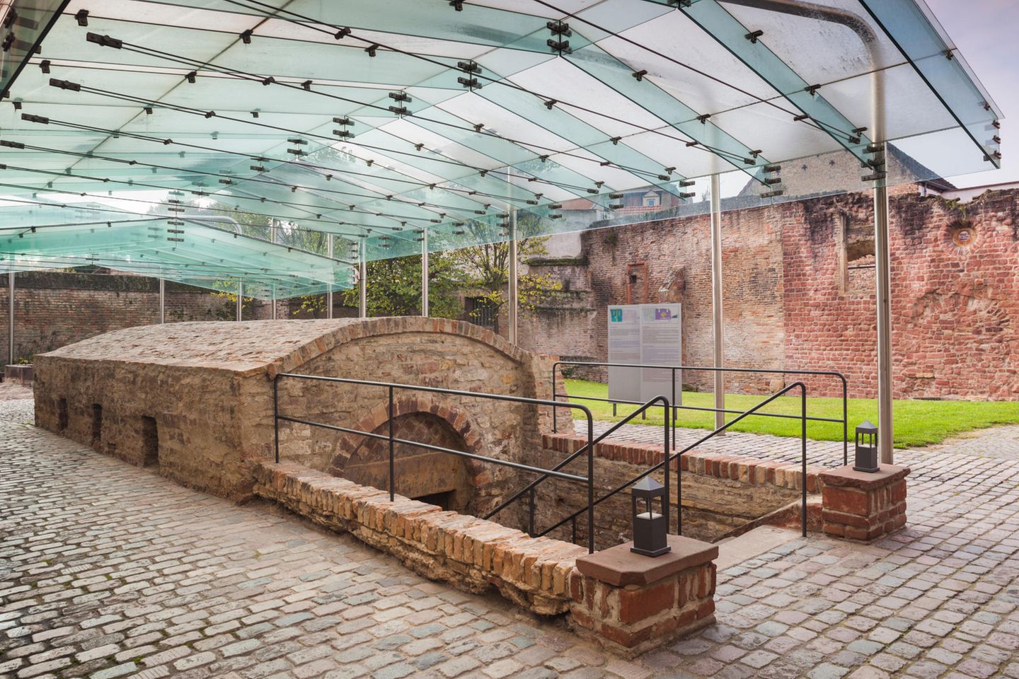 SchUM-Stätten Speyer, Worms und Mainz Eingang zur Speyerer Mikwe im Judenhof Speyer