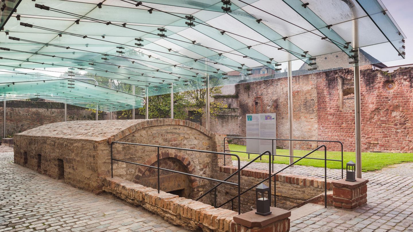 SchUM-Stätten Speyer, Worms und Mainz Eingang zur Speyerer Mikwe im Judenhof Speyer