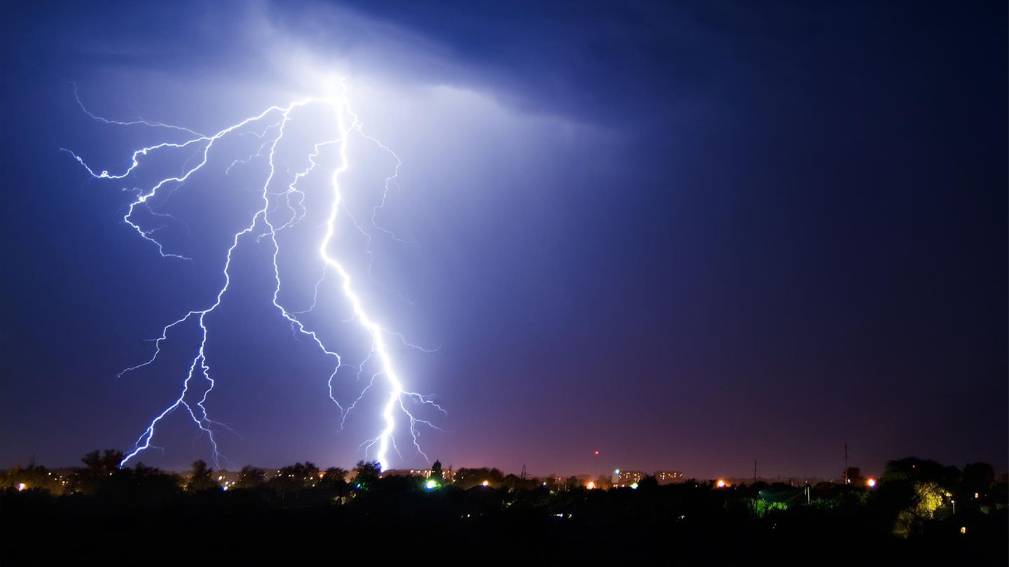 Blitz am Nachthimmel