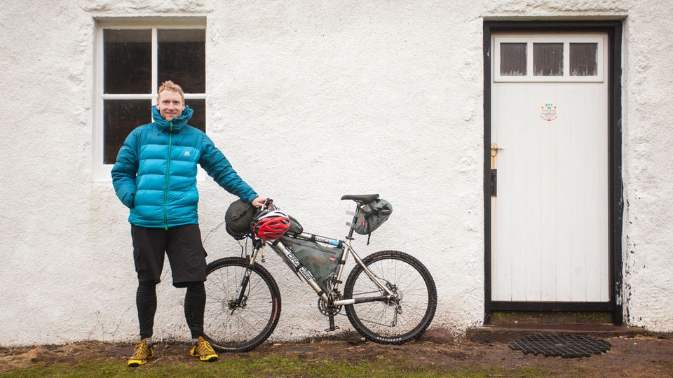 Autor und Mikroabenteurer Alastair Humphreys ist eine Woche mit seinem Mountainbike in Schottland unterwegs - übernachtet wird in sieben typischen Bothies