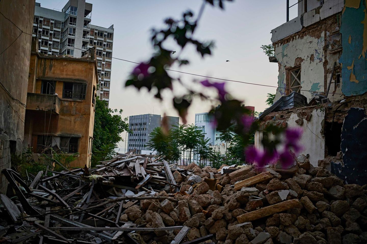 An manchen Stellen gleicht Beirut auch ein Jahr nach der Katastrophe noch einer Trümmerlandschaft