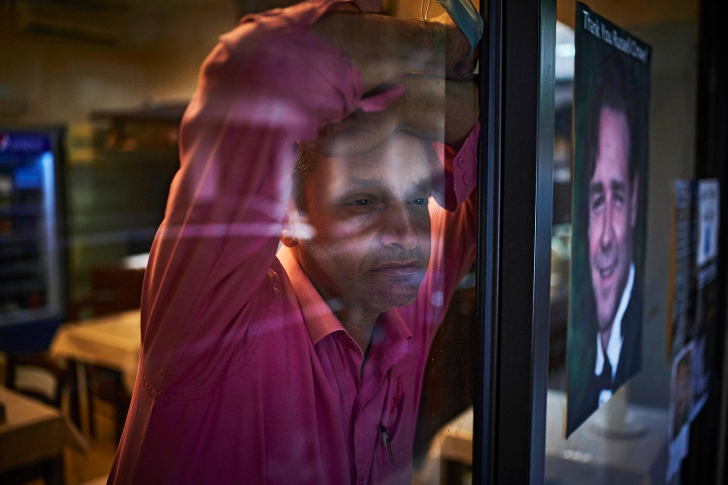 Charbel Bassil, Miteigentümer des „Le Chef“ im Stadtteil Gemmayze. Am Fenster des Restaurants klebt ein Foto von Russel Crowe. Der Hollywood-Star hatte großzügig für den Wiederaufbau des Lokals gespendet