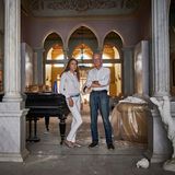 Die Sursocks sind eine der ältesten christlichen Adelsfamilien von Beirut. Das Bild zeigt Lady Mary Cochrane und ihren Mann Roderick Sursock Cochrane inmitten ihres zerstörten Stadtpalastes