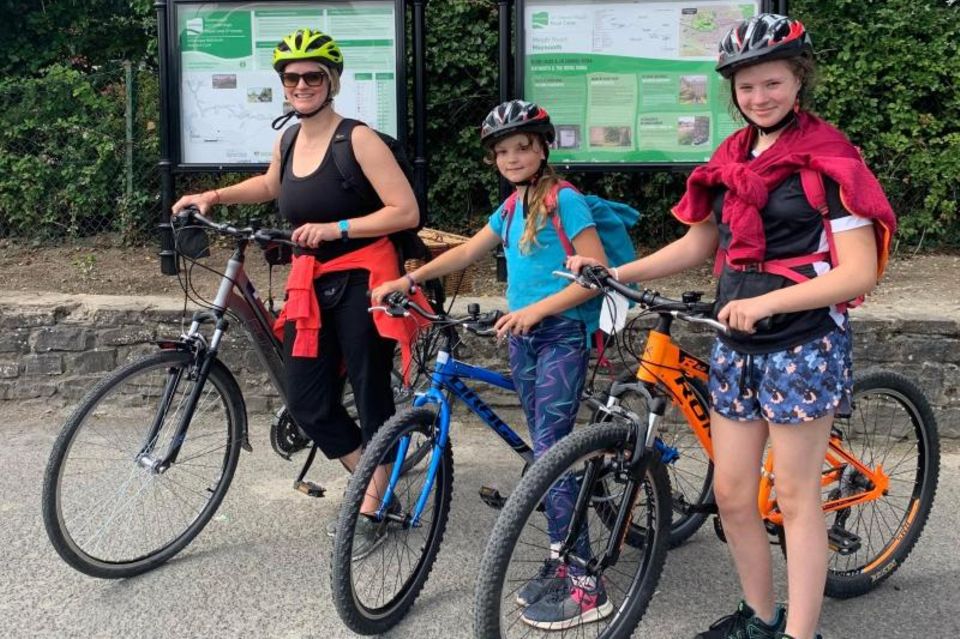 Autorin Mareike Graepel  mit ihren Kindern Orla und Alva auf dem Royal Canal Greenway