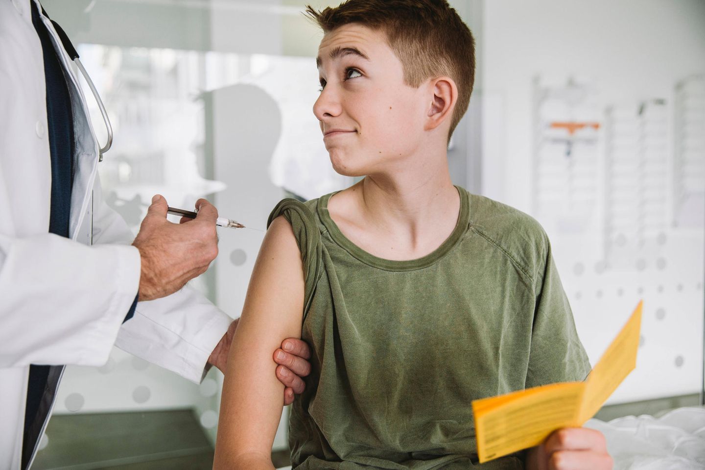 Sollen Kinder und Jugendliche geimpft werden? Die Stiko zögert noch 