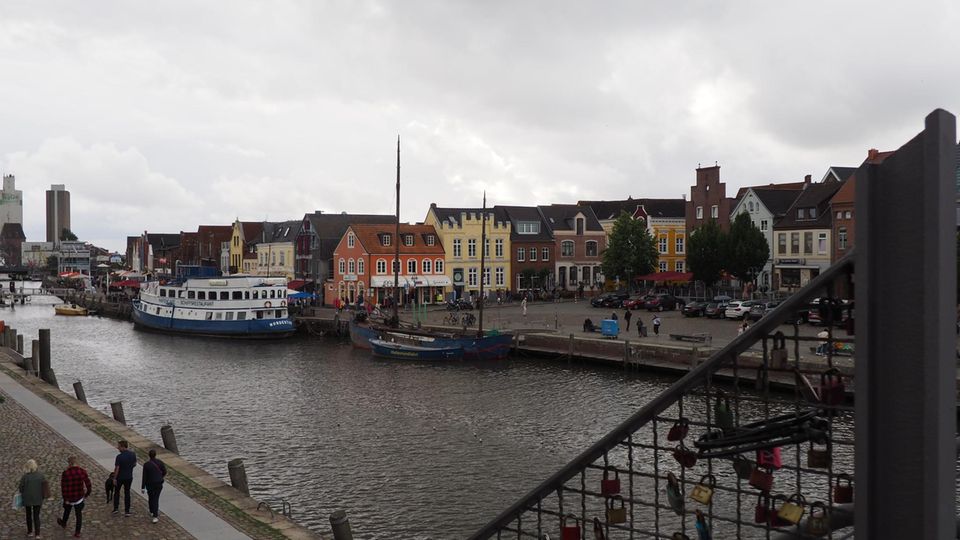 Blick auf den Binnenhafen in Husum