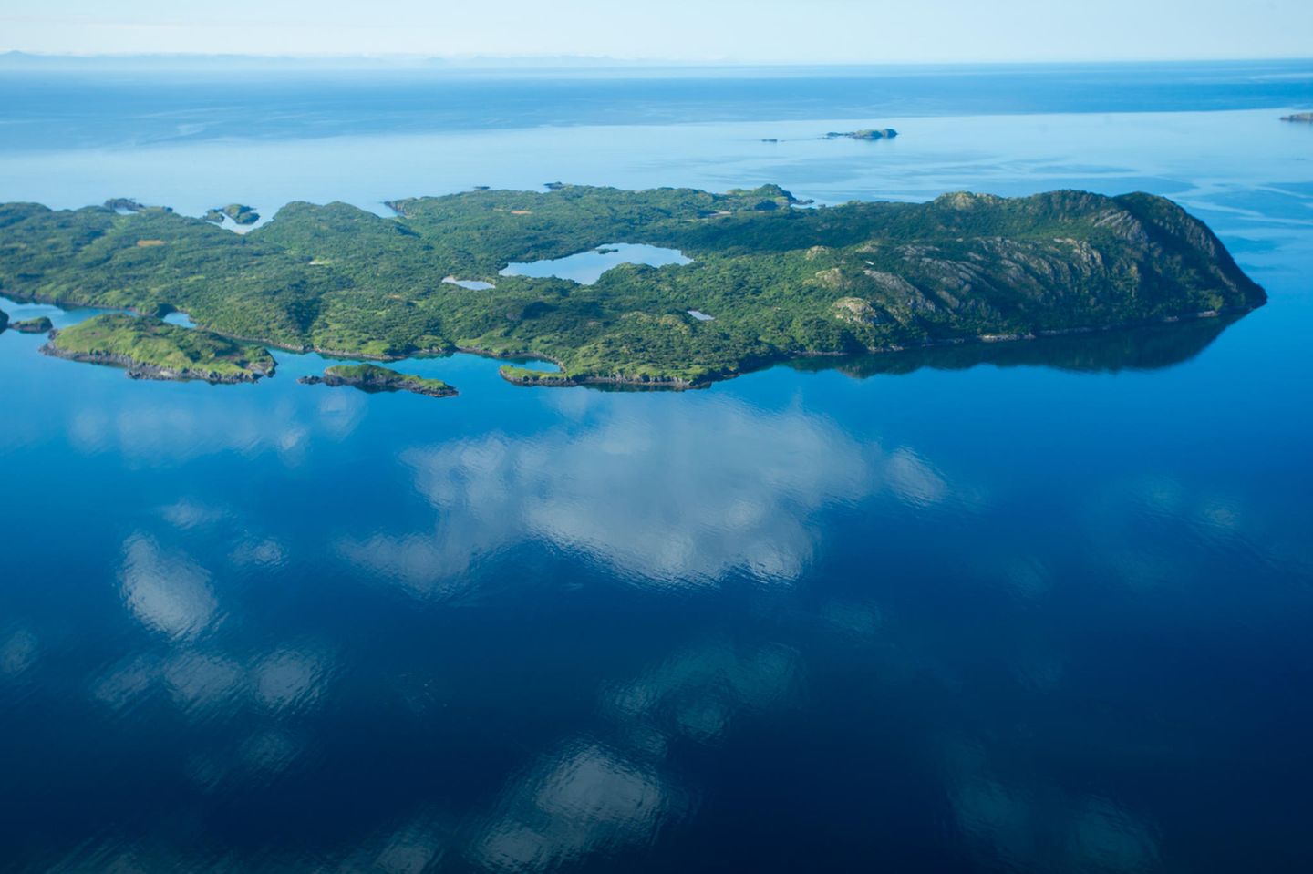 Luftbild von der grünen Insel Kodiak Island