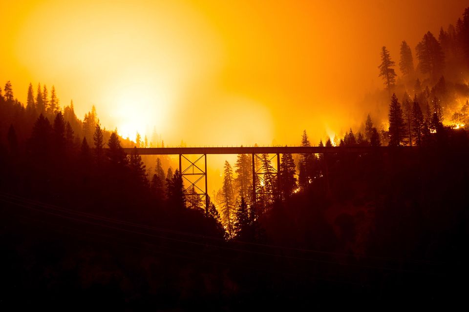 Nach einem extrem regenarmen Winter und geringer Schneedecke haben die Waldbrände im dürregeplagten Kalifornien in diesem Jahr ungewöhnlich früh angefangen
