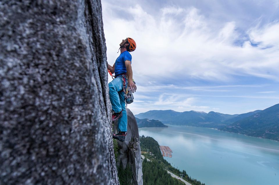 Kletterer erklimmt den Stawamus Chief