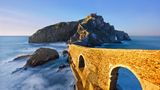 San Juan de Gaztelugatxe im Basenkanland bei Sonnenuntergang