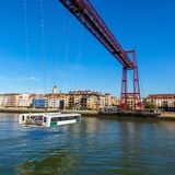 Puente Bizkaia über dem Fluss Nervión in Bilbao im Baskenand