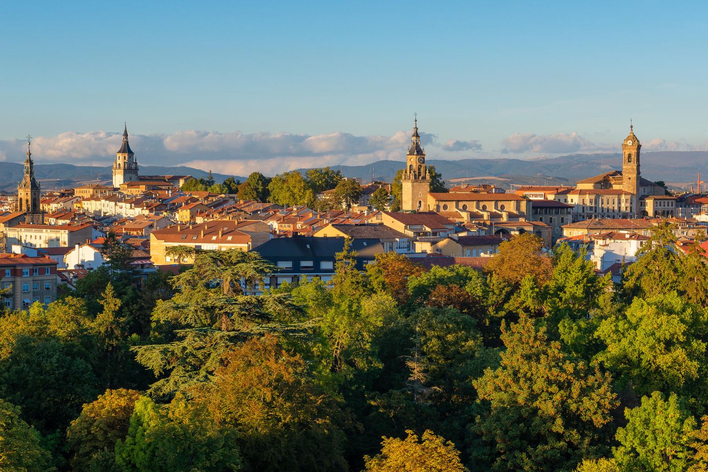 Zentrum von Vitoria-Gasteiz bei Sonnenuntergang, Baskenland, Spanien